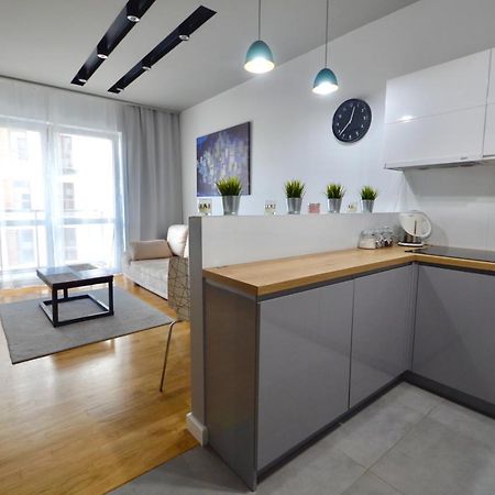 Center Rooms Ilumino Лодз Екстериор снимка