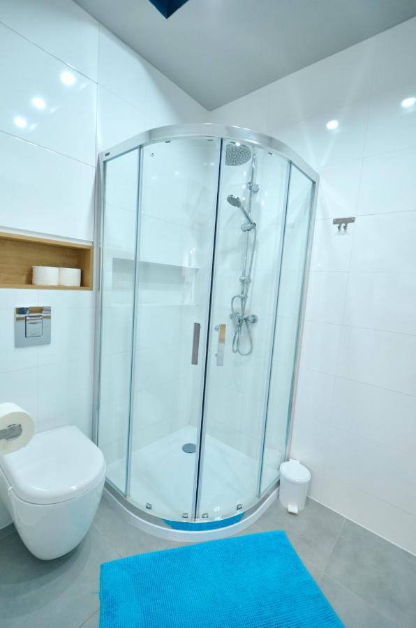 Center Rooms Ilumino Лодз Екстериор снимка