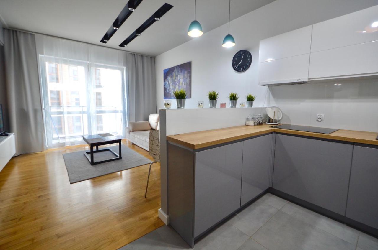 Center Rooms Ilumino Лодз Екстериор снимка